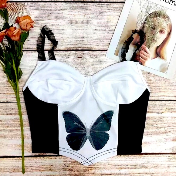 Tops - Black butterfly top 🦋